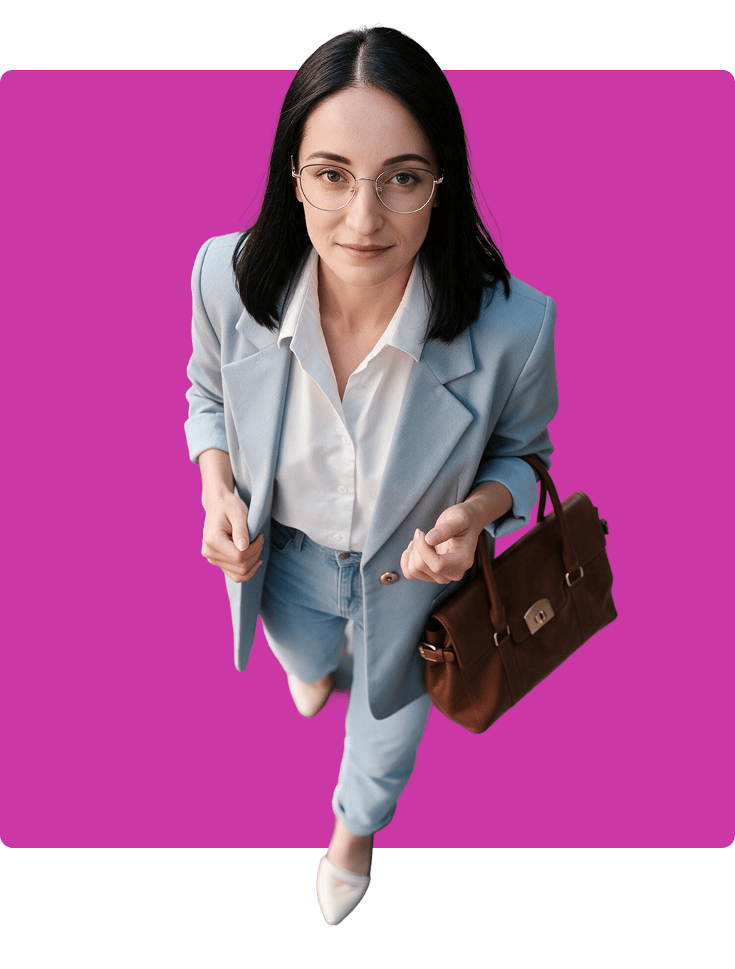 Membre d’une équipe Growth consultant des résultats sur un ordinateur portable
